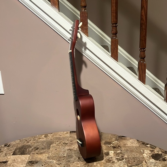 Diamond Head DU-150 Ukulele with SNARK Clip-on Tuner - Picture 13 of 16